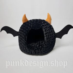 Pet's Gothic Horn&Bat Wing Enclosed Cat Nest